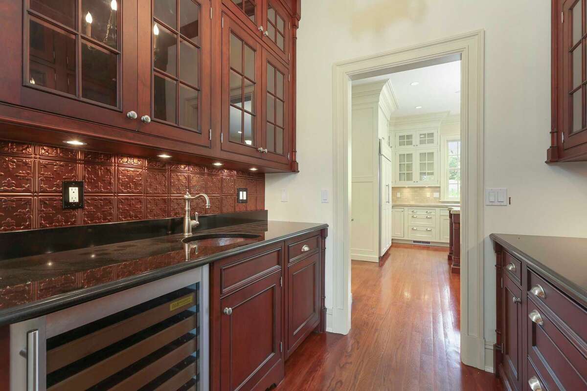 Today’s buyers seek kitchens that are bright, and well