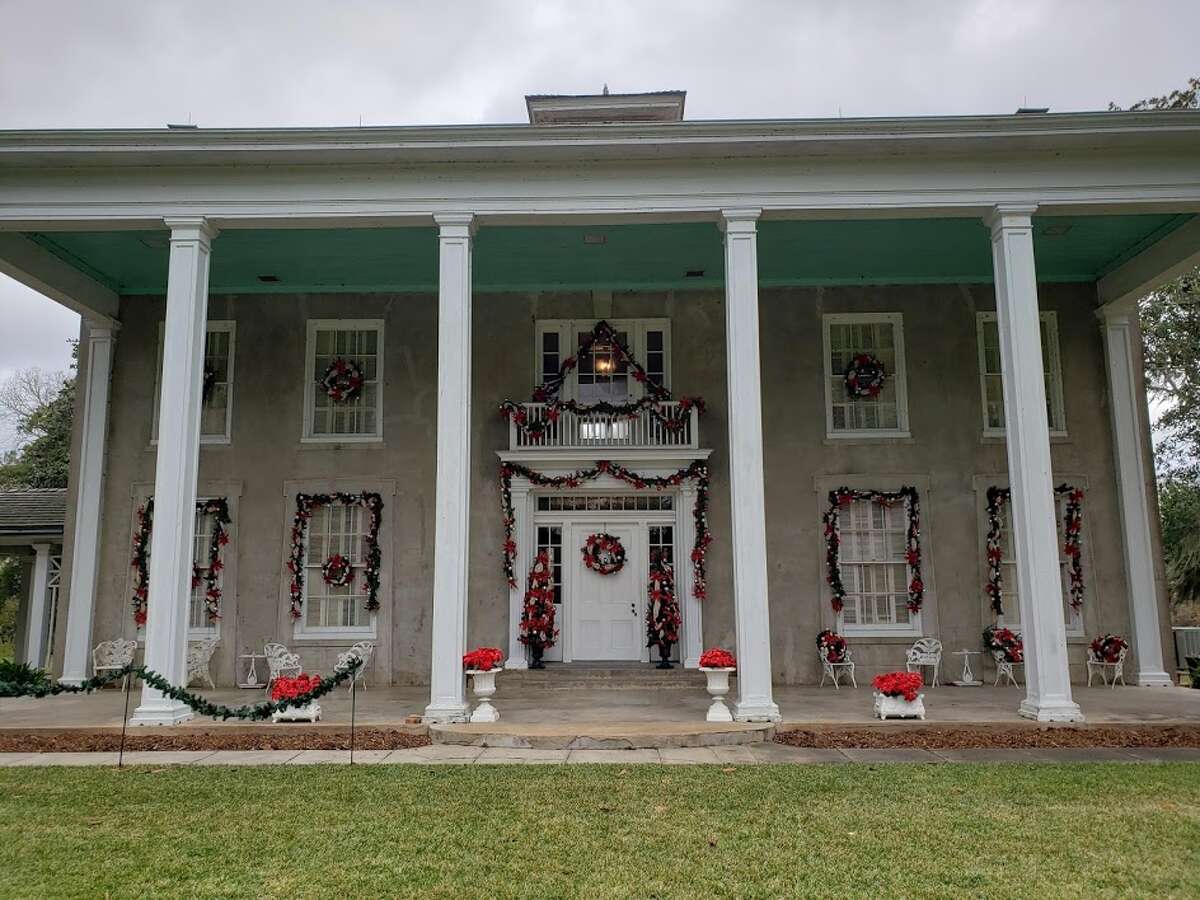 Historic home tours ring in the holidays