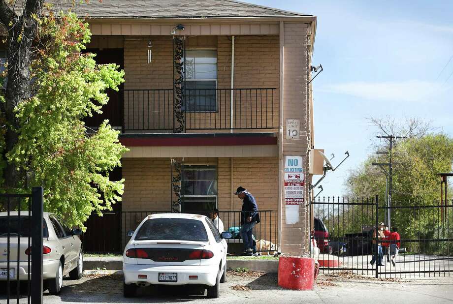 Housing advocates and tenants have repeatedly complained about conditions at Arriba En Blanco, at 5200 Blanco. / San Antonio Express-News