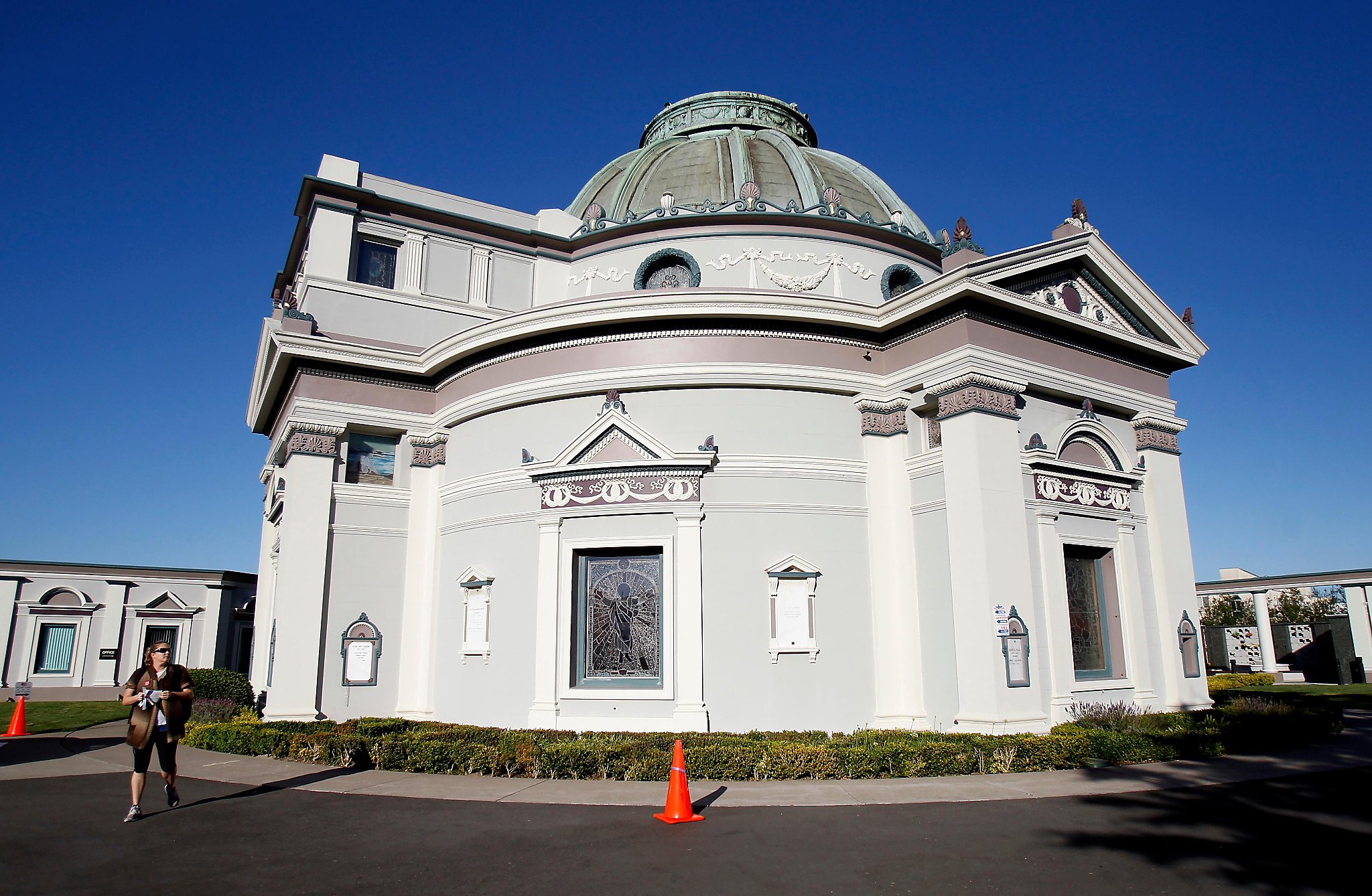 California accuses Neptune Society of bilking customers who seek refunds