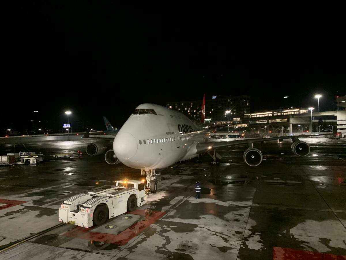 Qantas' graceful Boeing 747 departs SFO...for good