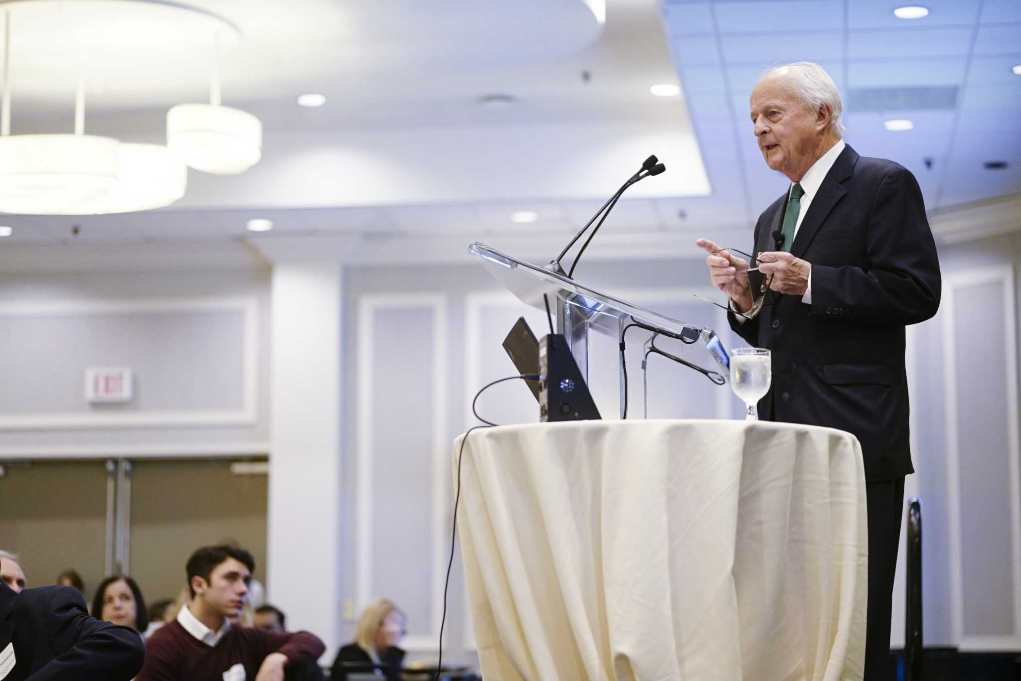 Investment strategist: Economy will continue to grow, but concerns remain