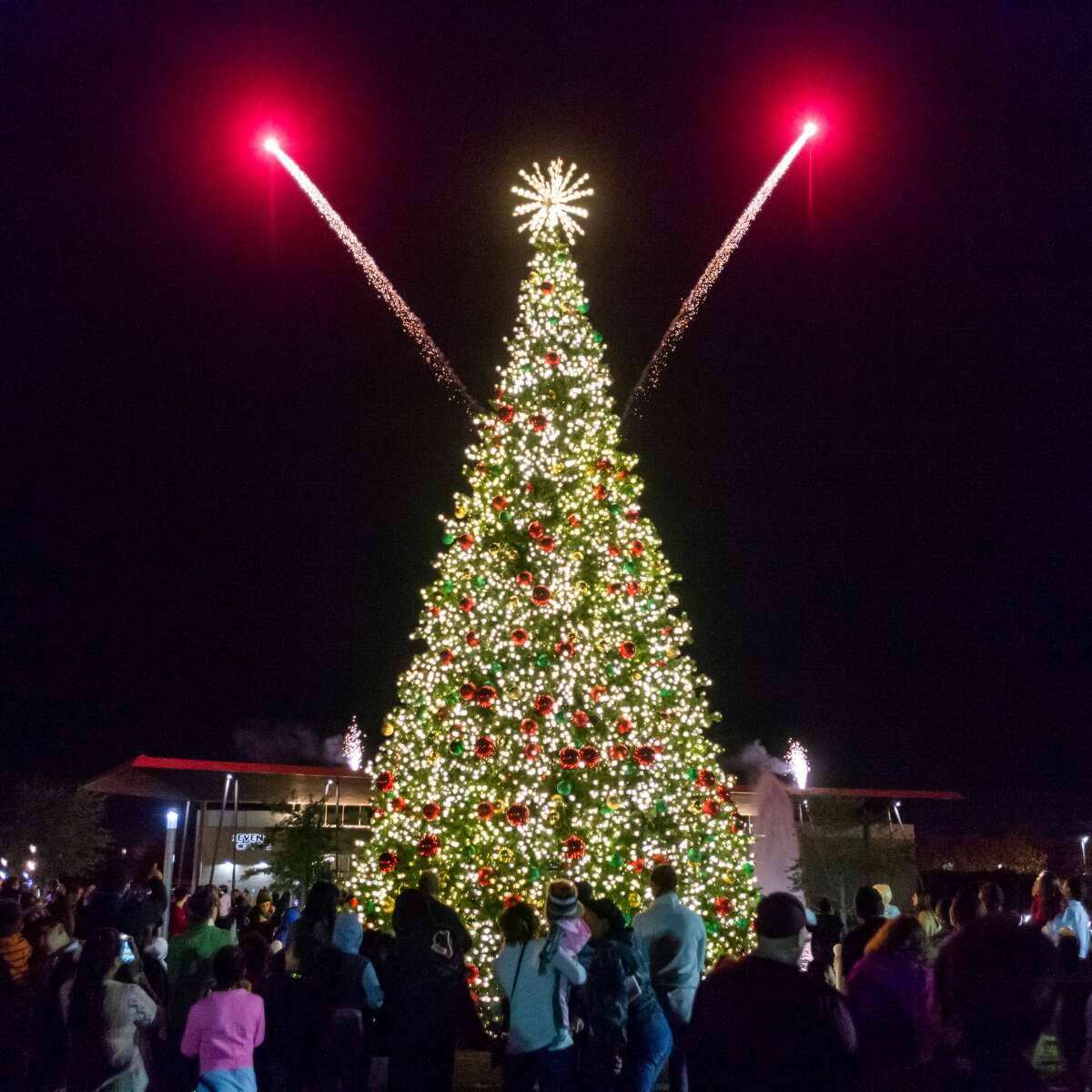 Photos Beaumont s annual Christmas tree lighting