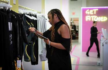 Virtual tailors sew up clothing 