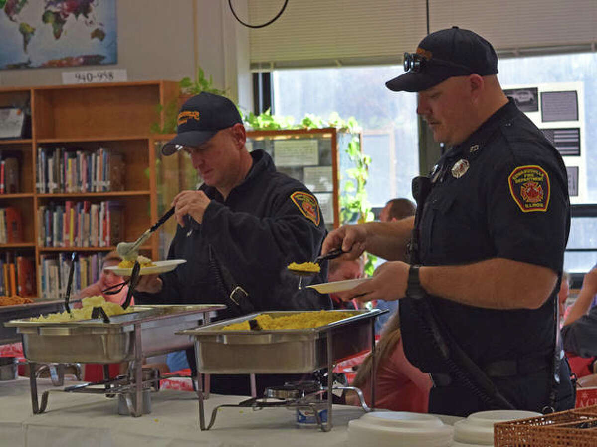 edwardsville-first-responders-students-break-bread-at-luncheon