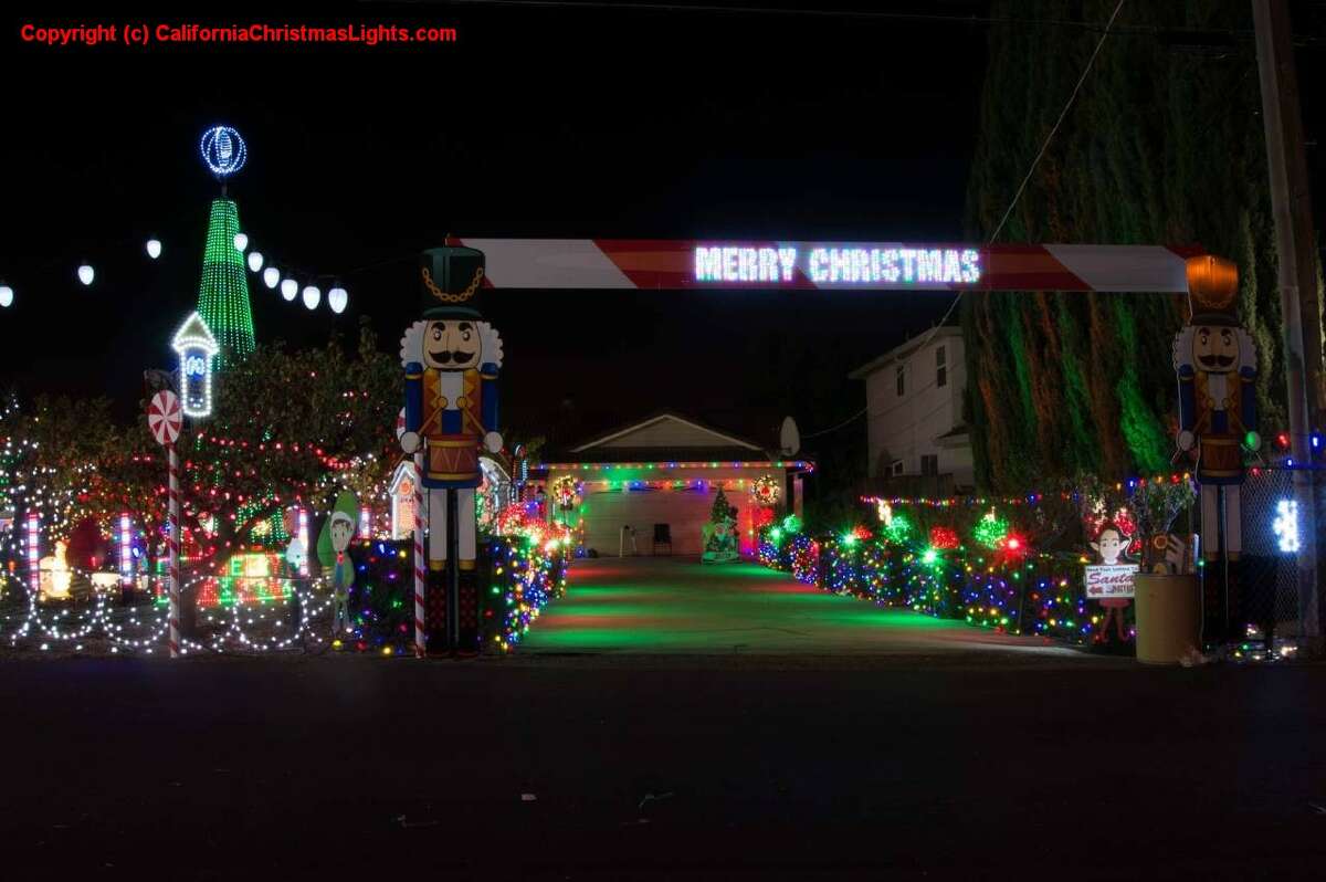 These are the best holiday lights in the Bay Area