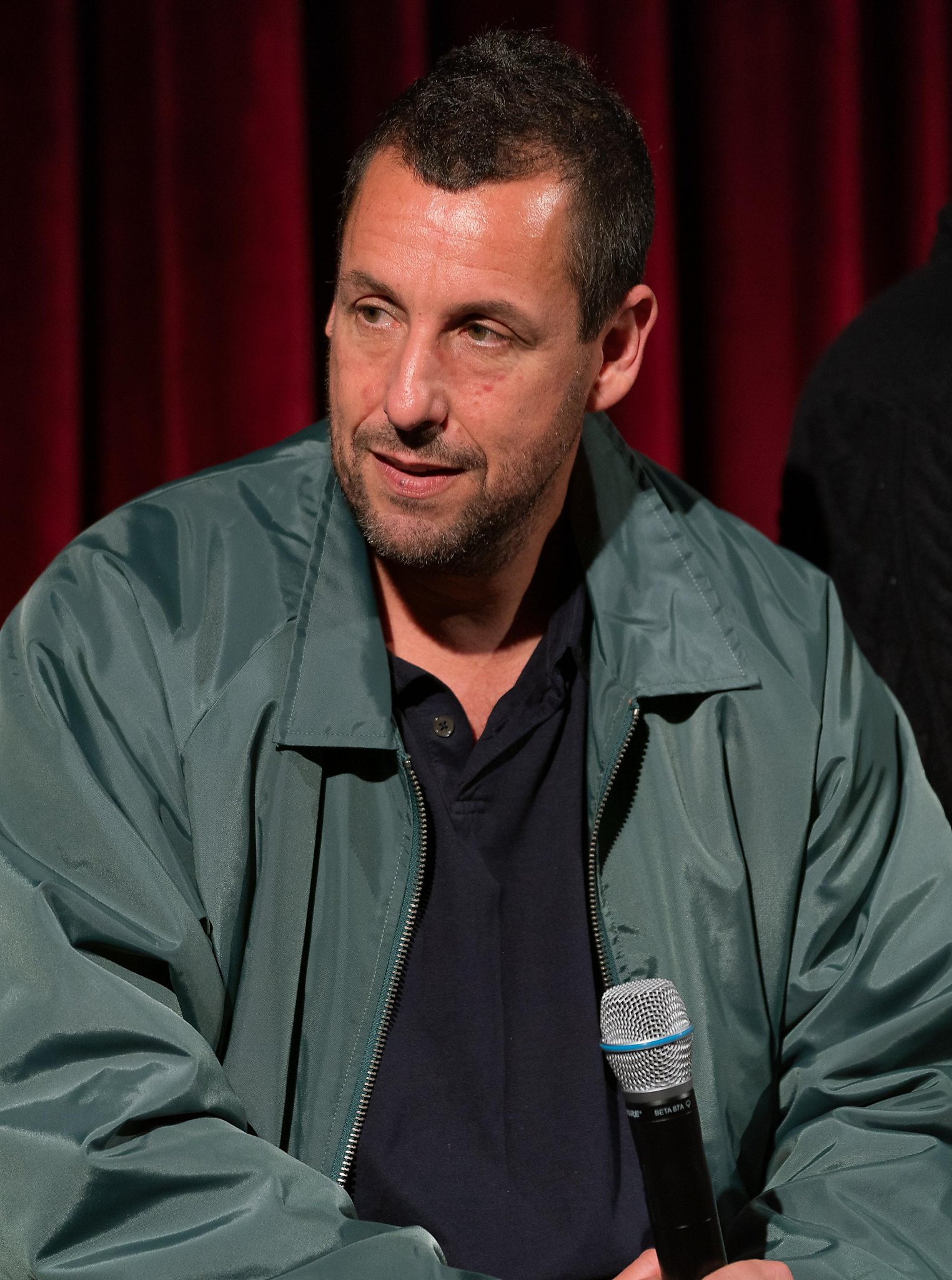 Adam Sandler still a Knicks fan, and can't help it