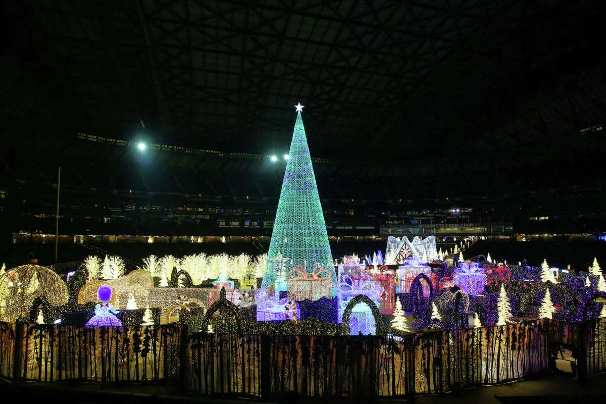 300,000 square feet of lights Enchant Christmas brings holiday cheer