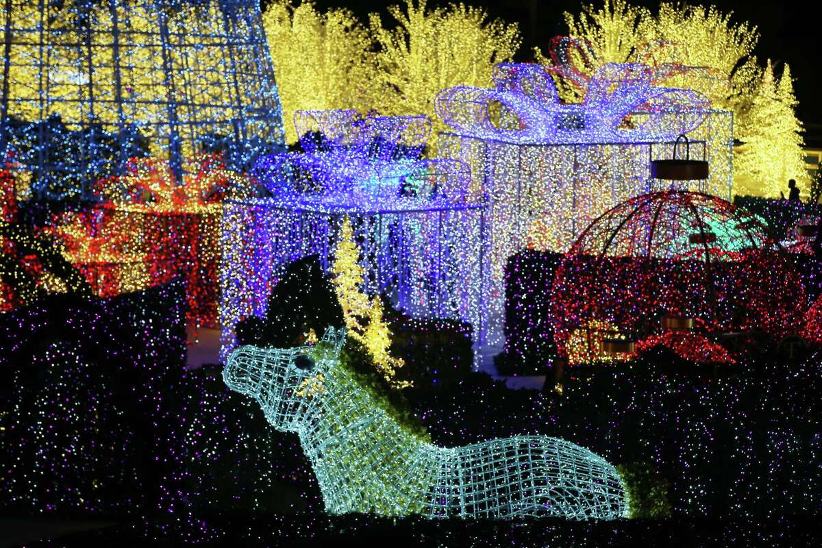 300,000 square feet of lights Enchant Christmas brings holiday cheer