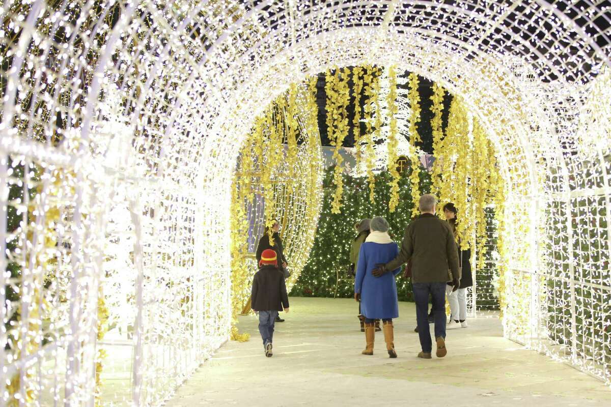 Here's where you can catch dazzling holiday light displays in downtown Seattle.