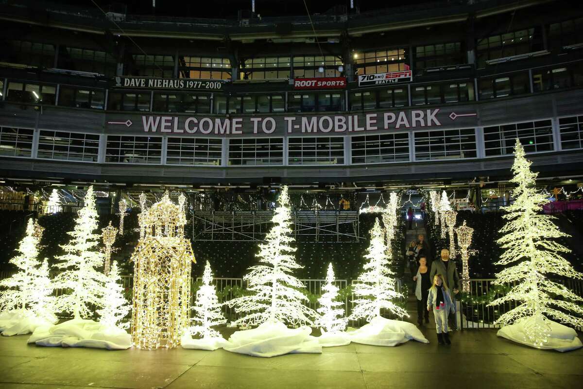 300,000 square feet of lights Enchant Christmas brings holiday cheer