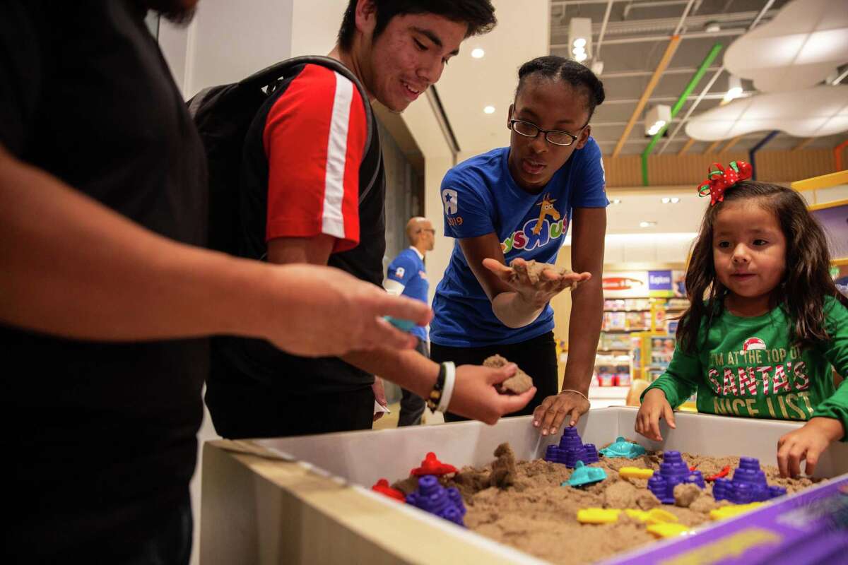 PHOTOS Toys R Us returns to Houston with more interactive store