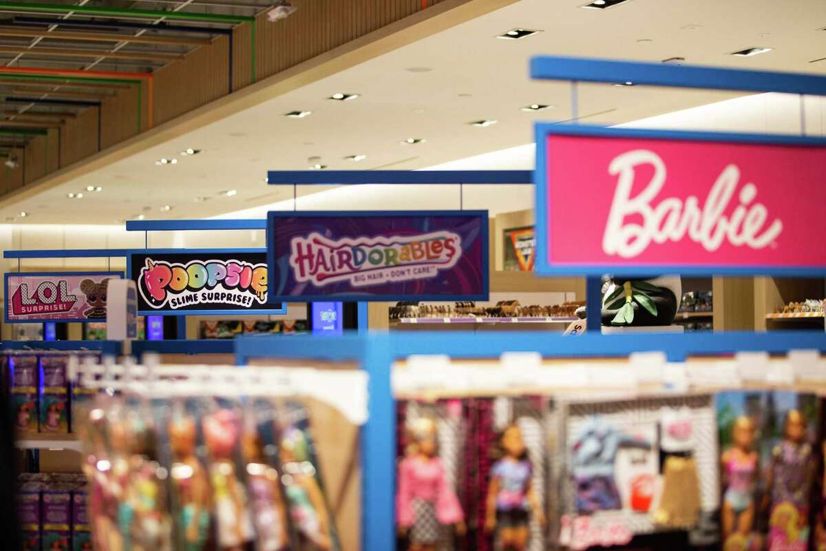 PHOTOS Toys R Us returns to Houston with more interactive store