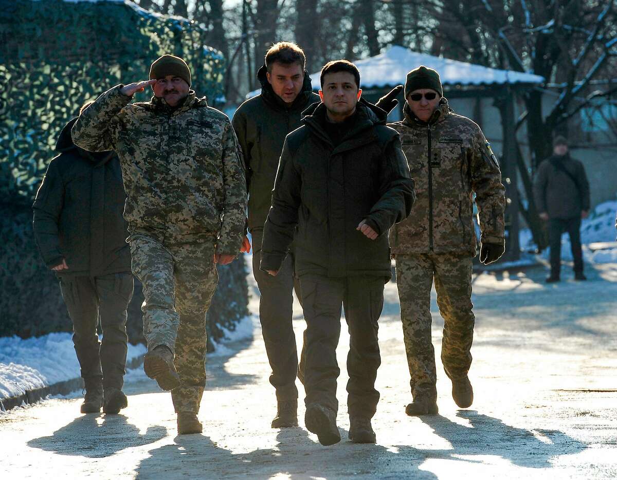 New Ukrainian leader heads to high-stakes meeting with Putin