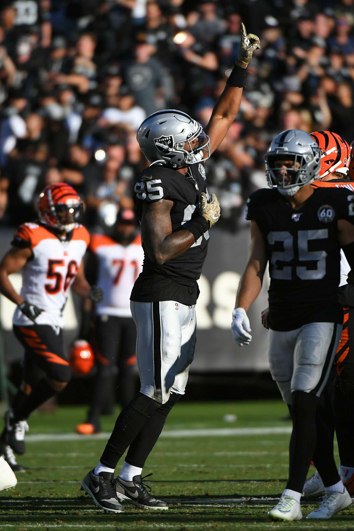 Oakland Raiders defensive end Dion Jordan (95) and defensive end