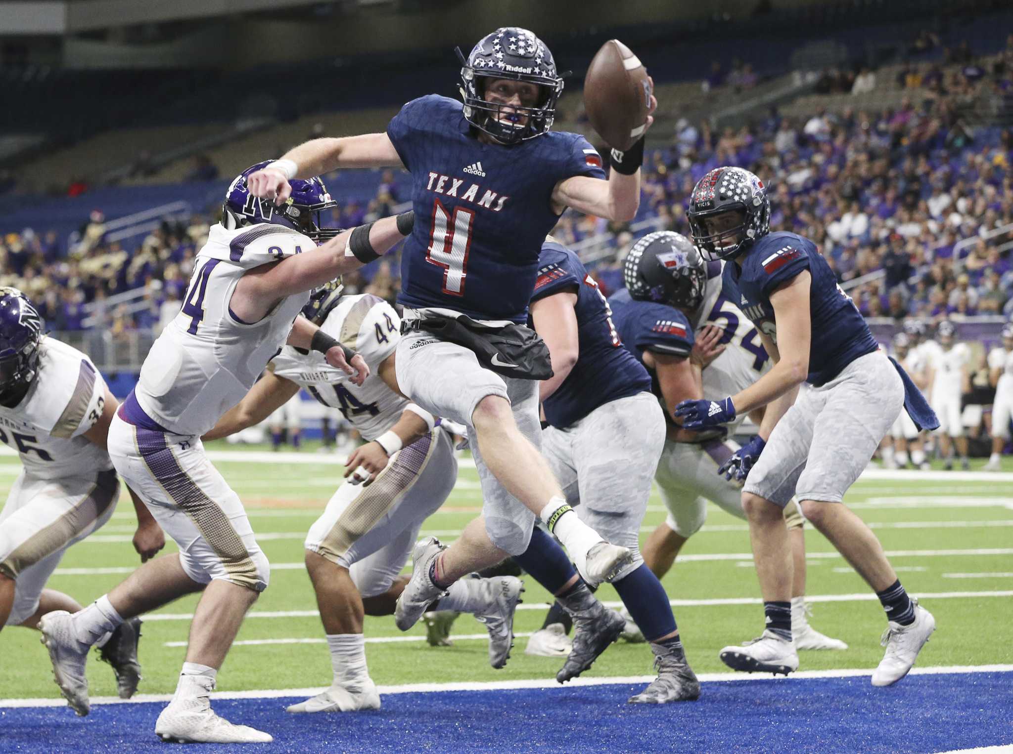 Navarro Can T Overcome Mistakes In Football Playoff Loss