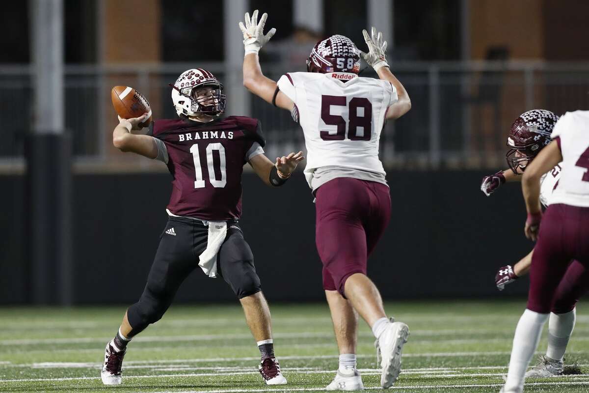 East Bernard rolls past Ganado to advance in playoffs