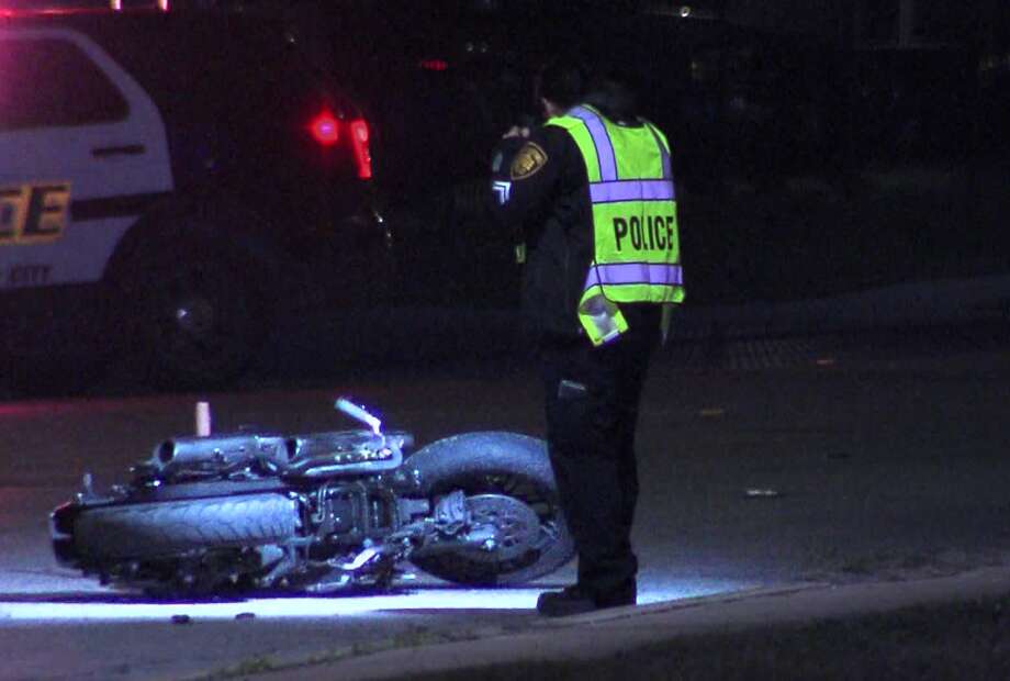 Police investigating fatal motorcycle wreck on the Far West Side San