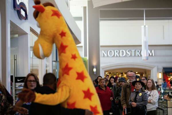 Toys R Us Opens In Houston With More Than 200 People In Line