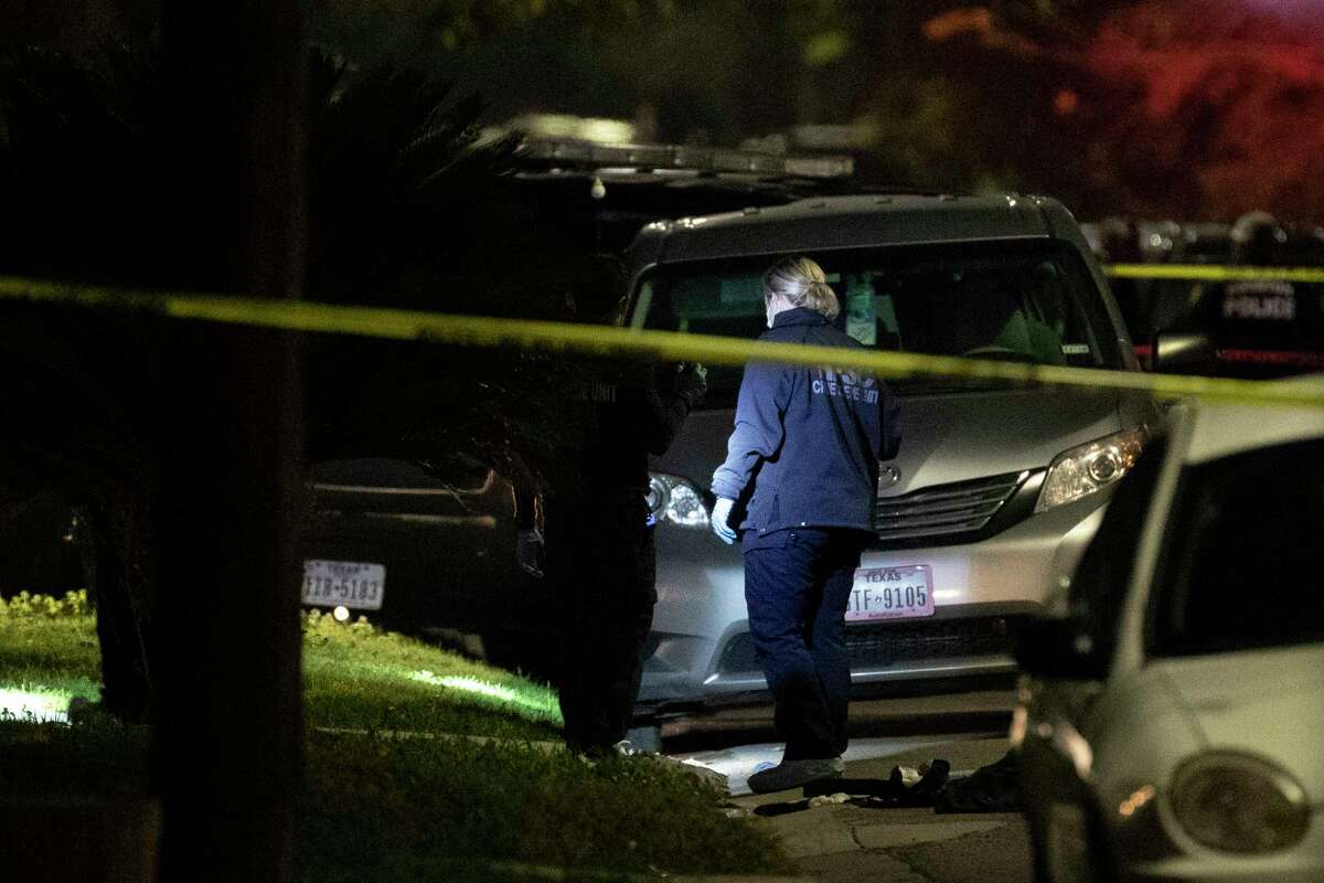 Houston police officer dead after east Houston shooting