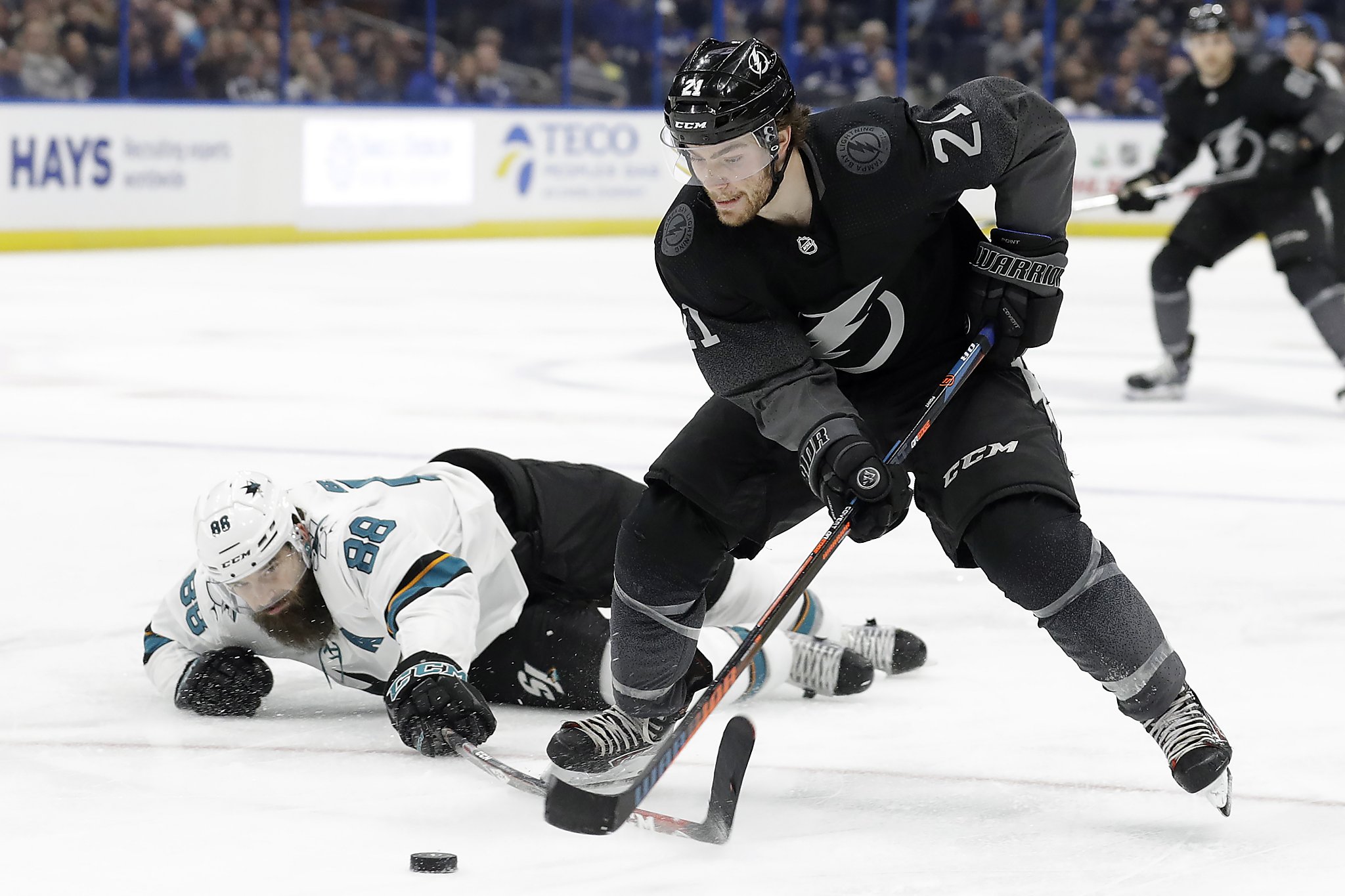 Tampa Bay Lightning snuff San Jose Sharks' road streak in 7-1 win