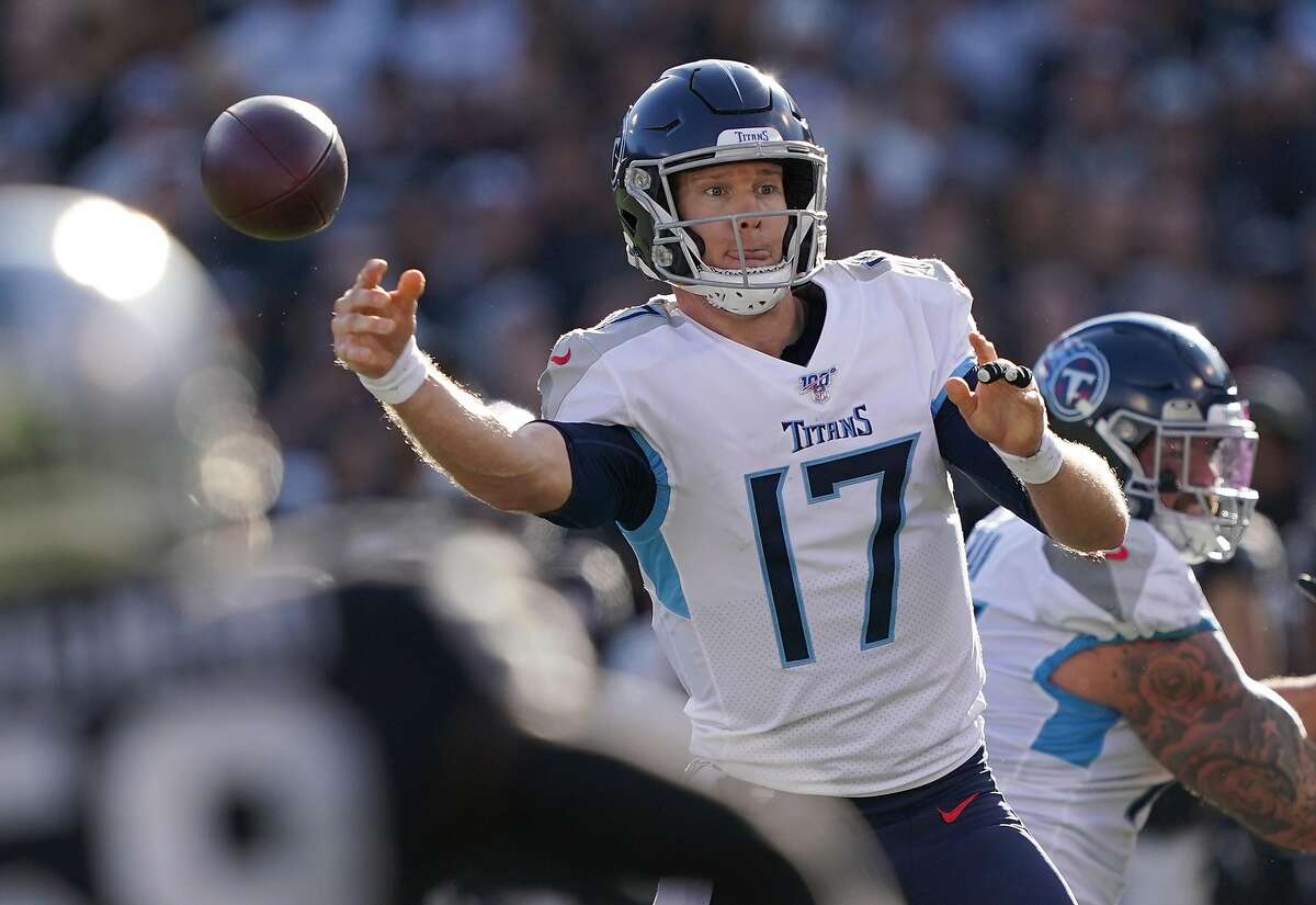 OAKLAND, CALIFORNIA - DECEMBER 08: Ryan Tannehill #17 of the Tennessee Titans throws pass against the Oakland Raiders during the first half of an NFL football game at RingCentral Coliseum on December 08, 2019 in Oakland, California. (Photo by Thearon W. Henderson/Getty Images)