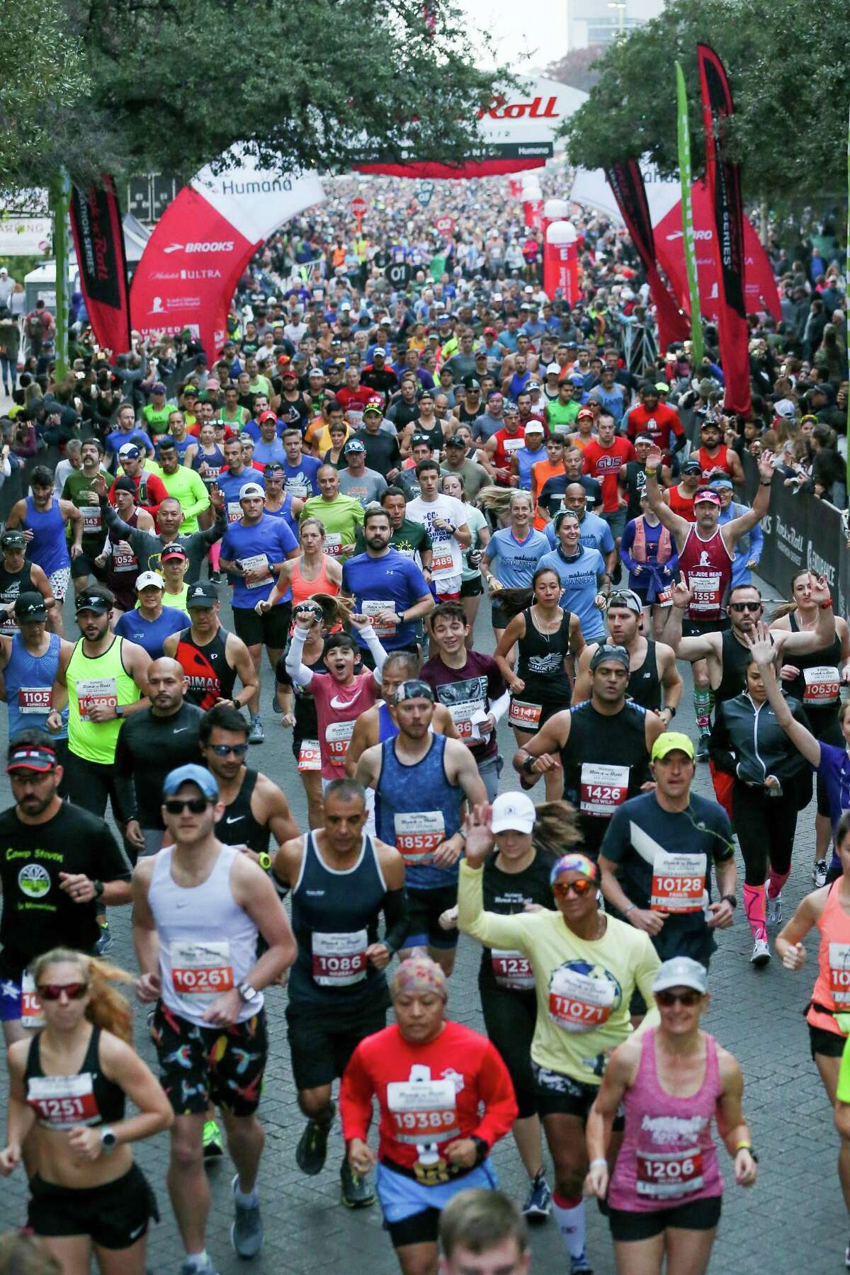 Thousands fill San Antonio’s streets for Rock ‘n’ Roll marathon