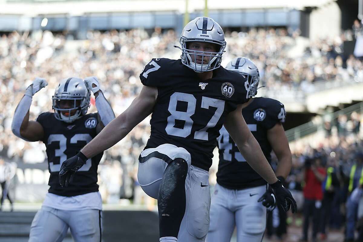 Las Vegas Raiders tight end Foster Moreau (87) warms up before an