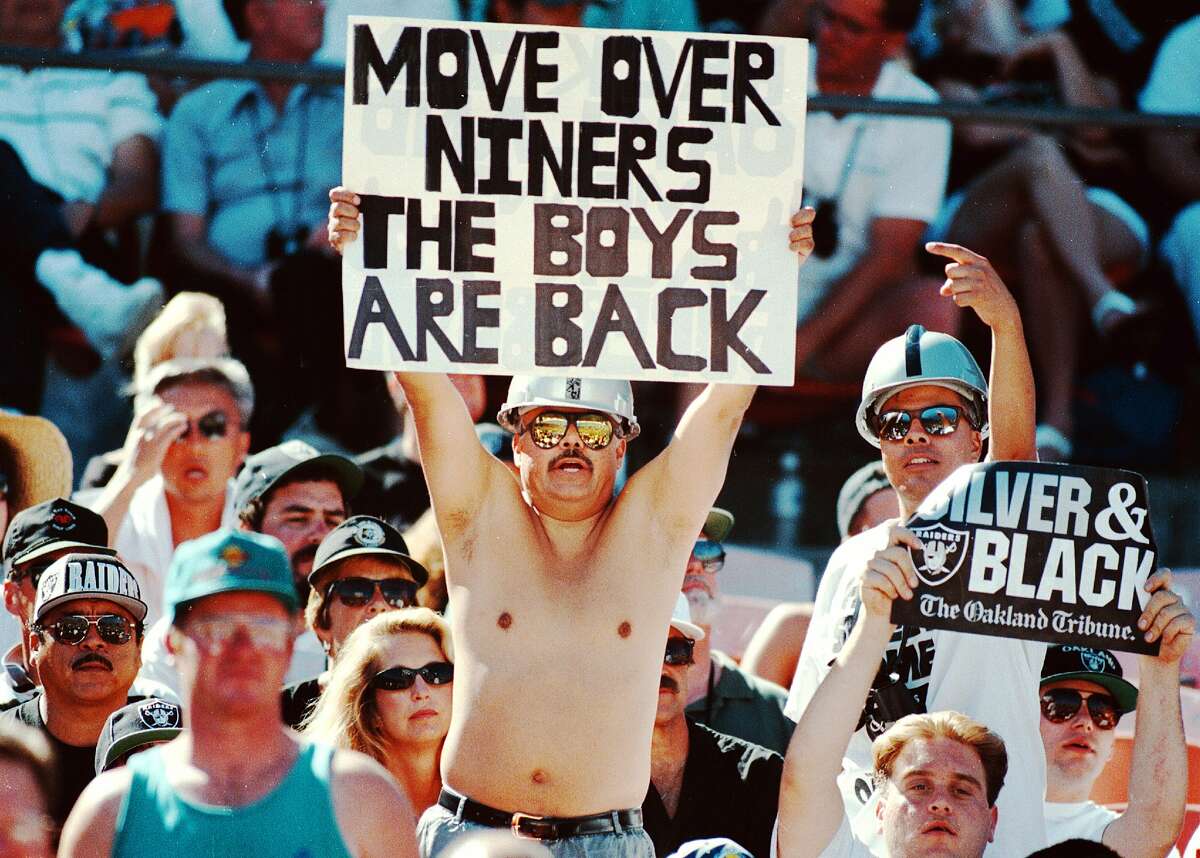 When the Raiders returned to Oakland 24 years ago, the fans were rabid and showered the players with adulation.