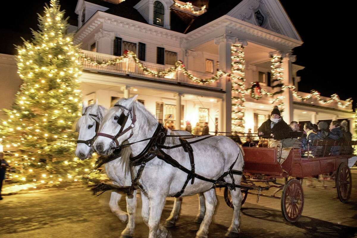 A guide to 2021 holiday strolls around Connecticut