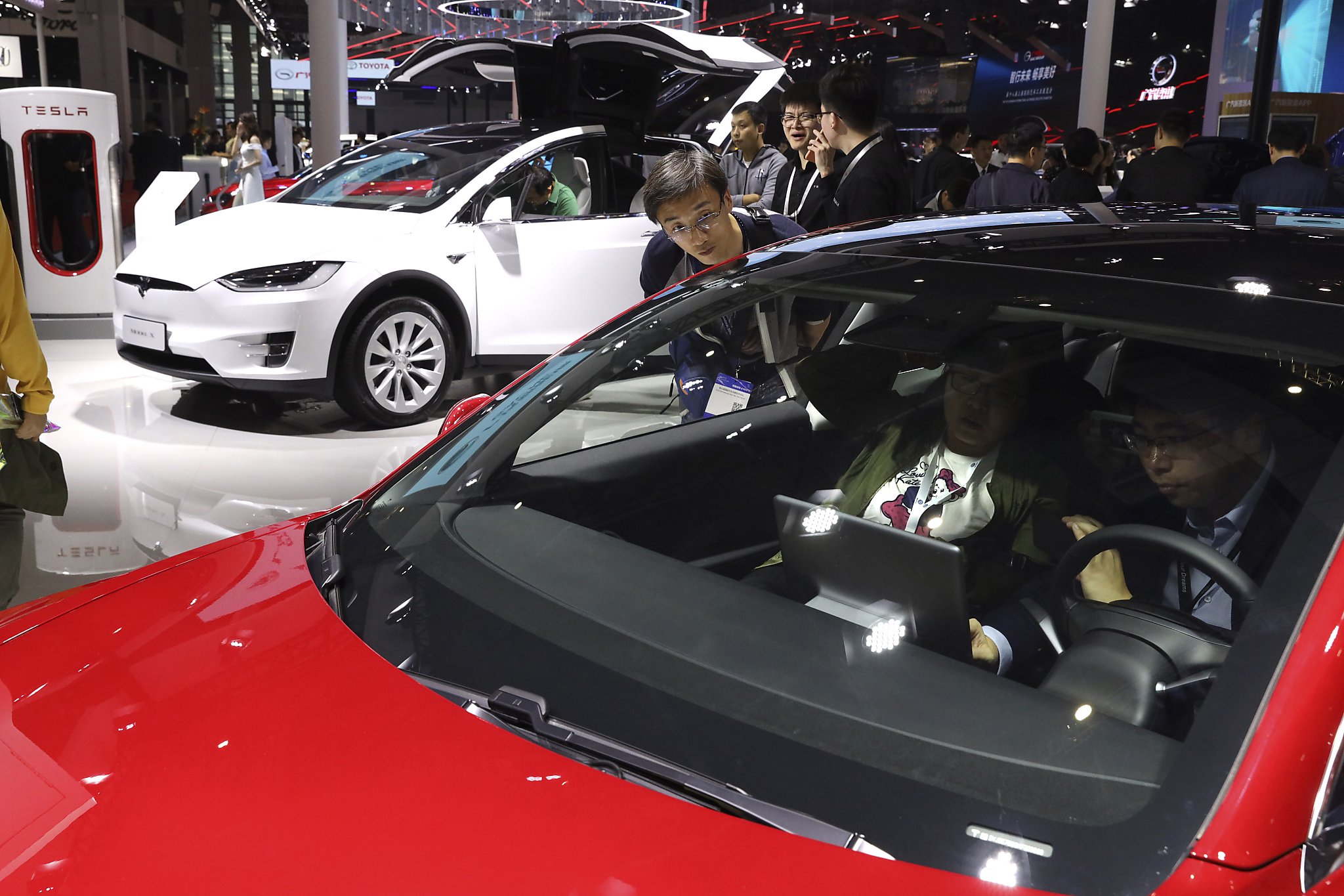 China’s electric car sales slump, squeezing auto makers