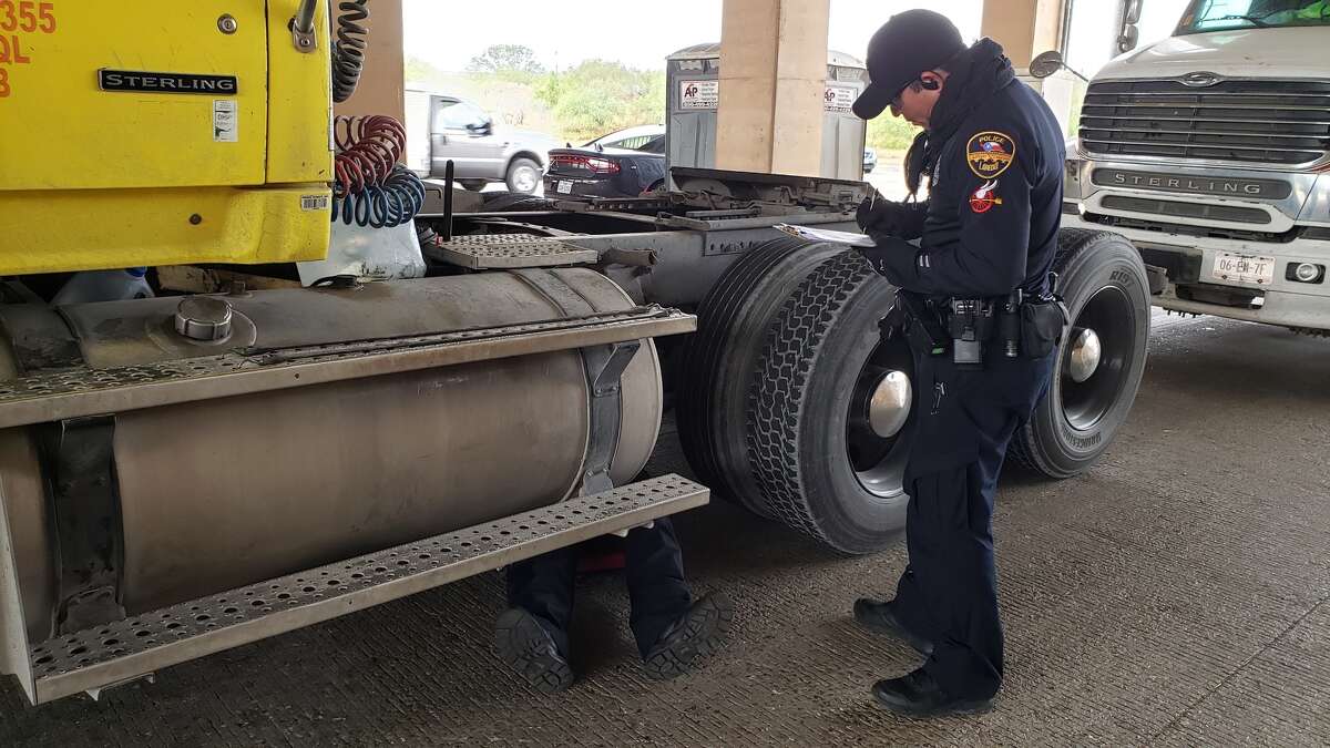 Laredo PD conducts tractor-trailer inspections on Loop 20