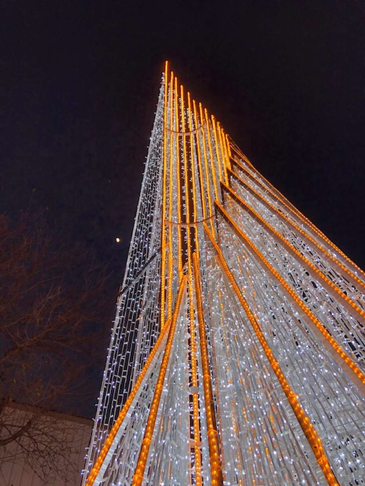 San Antonio company donates lighted Christmas tree to El Paso airport