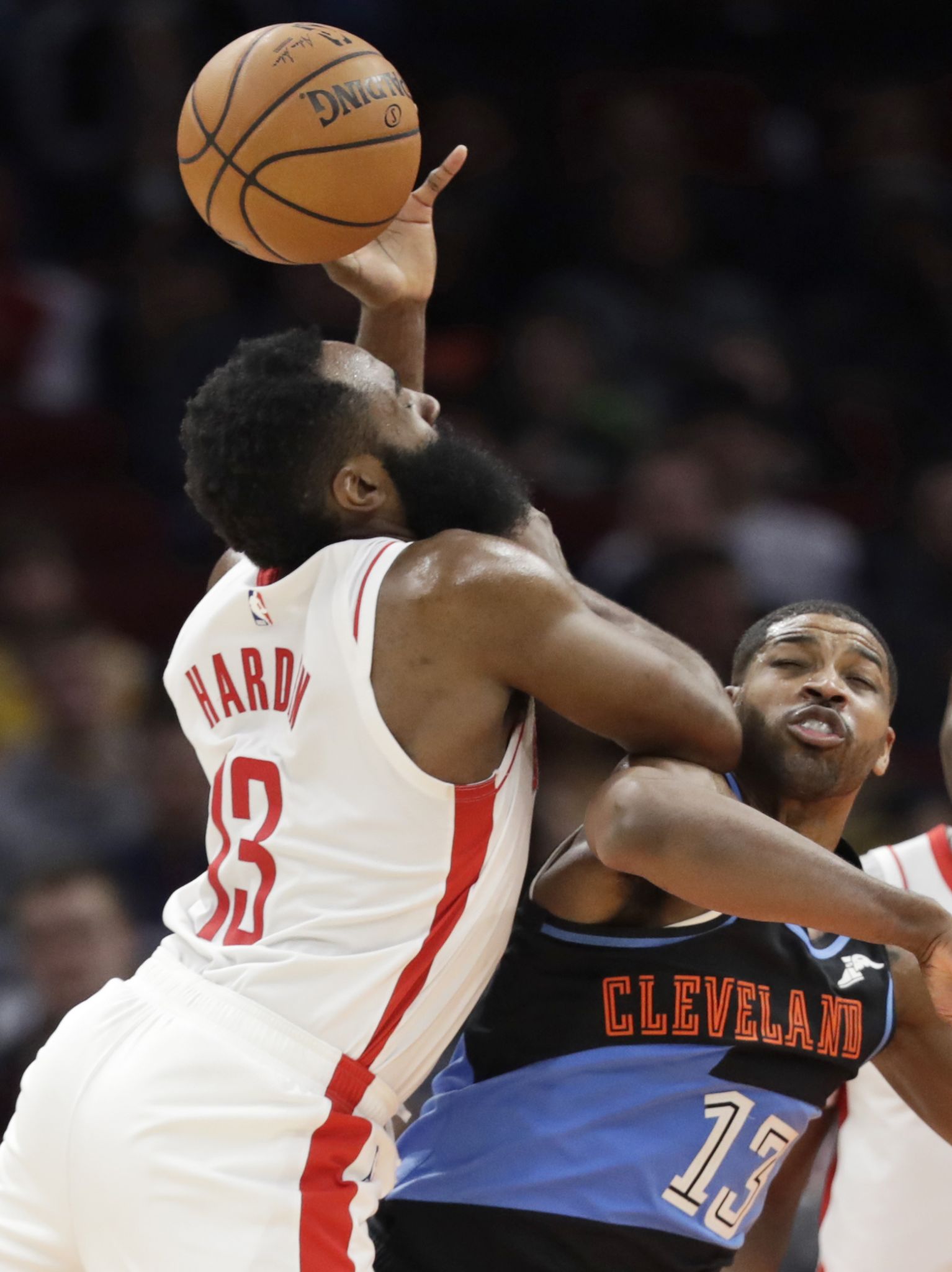 Harden scores 55, Rockets withstand scare from Cavaliers