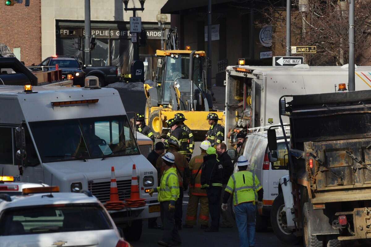 Crews seal gas leak that caused explosion, forced evacuations in Albany