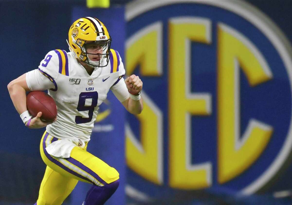 LSU Tigers quarterback Joe Burrow (9) celebrates the victory over