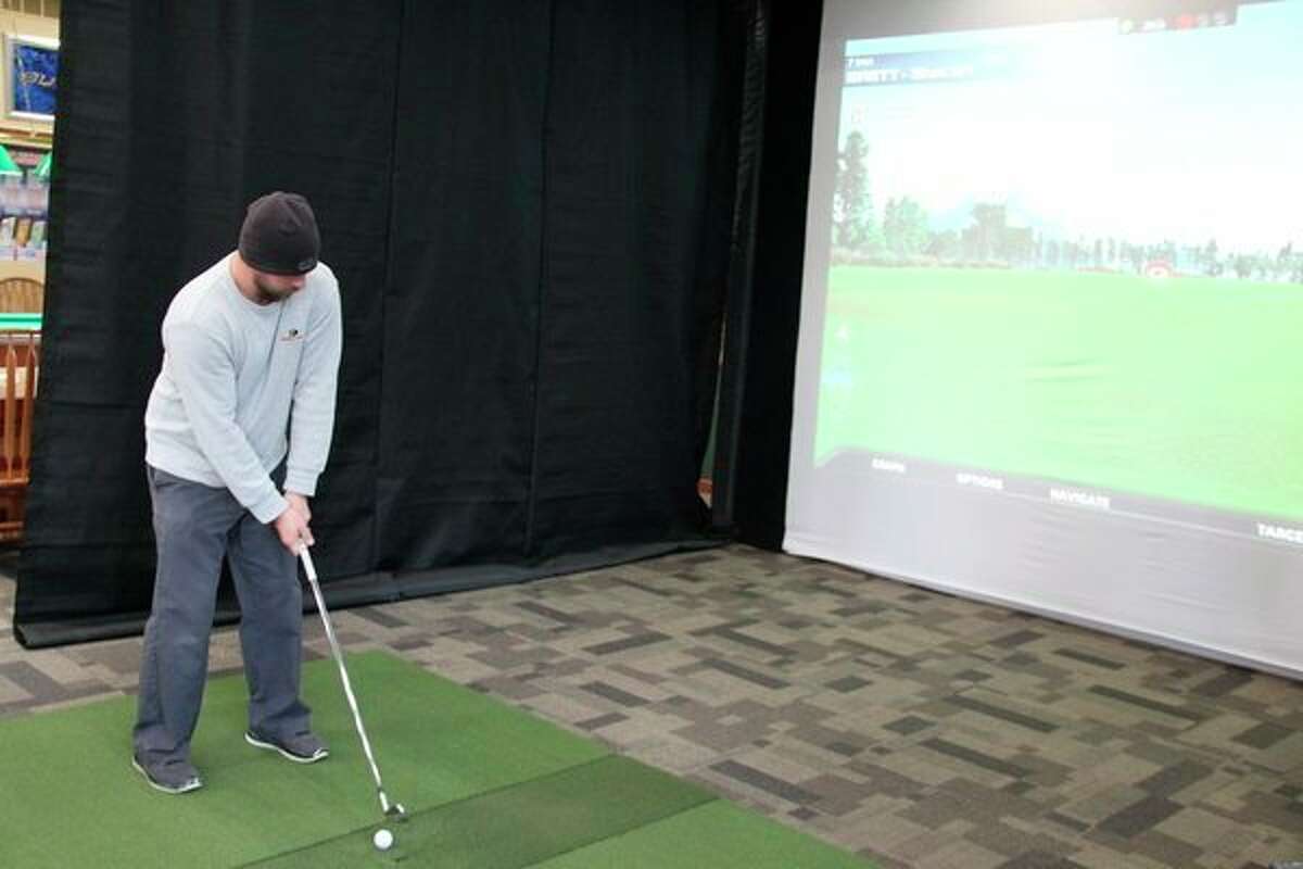 Century Oaks Golf Course Opens Golf Simulator