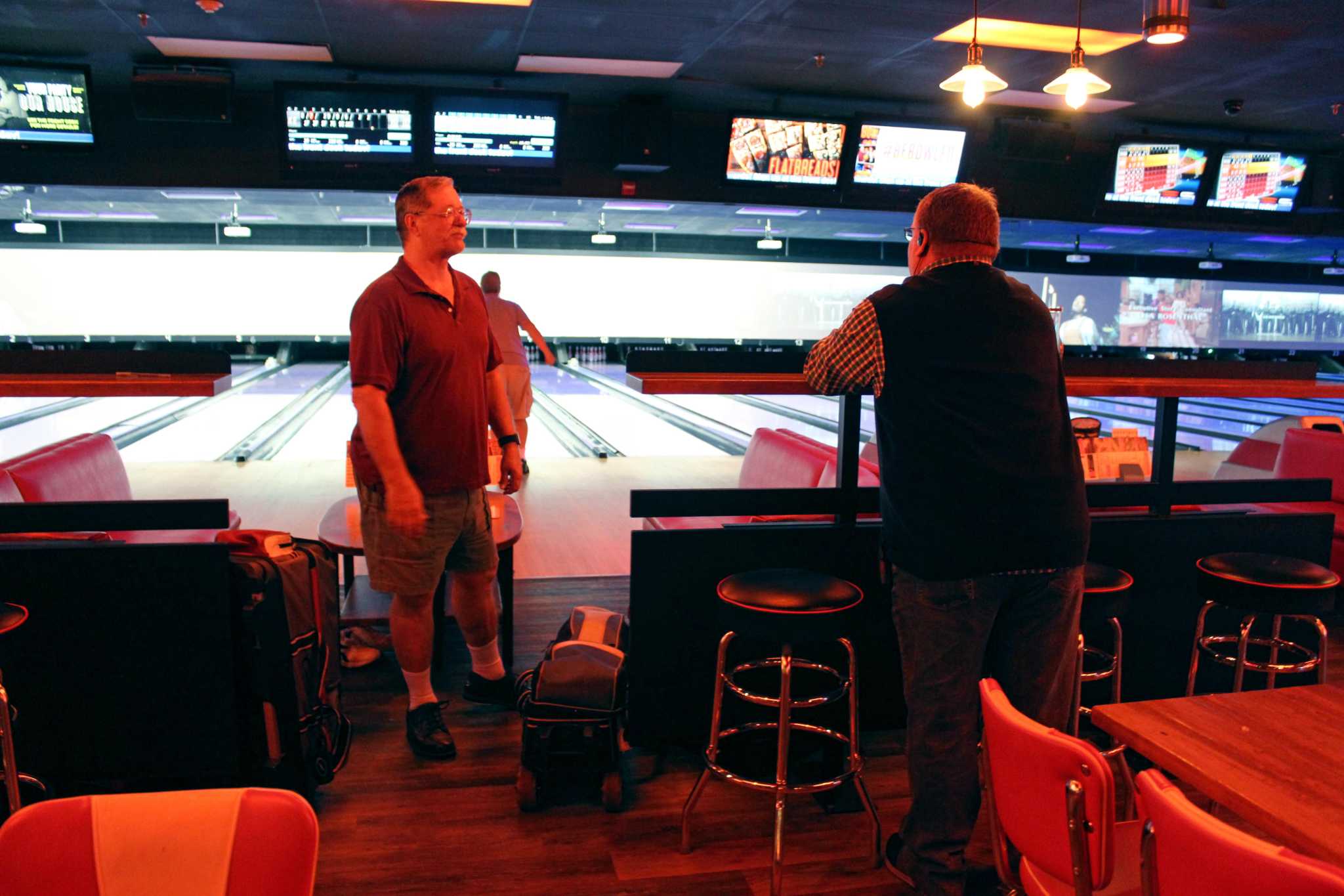 Retro-swanky Bowlero Stafford debuts $1 million renovated bowling and  entertainment venue