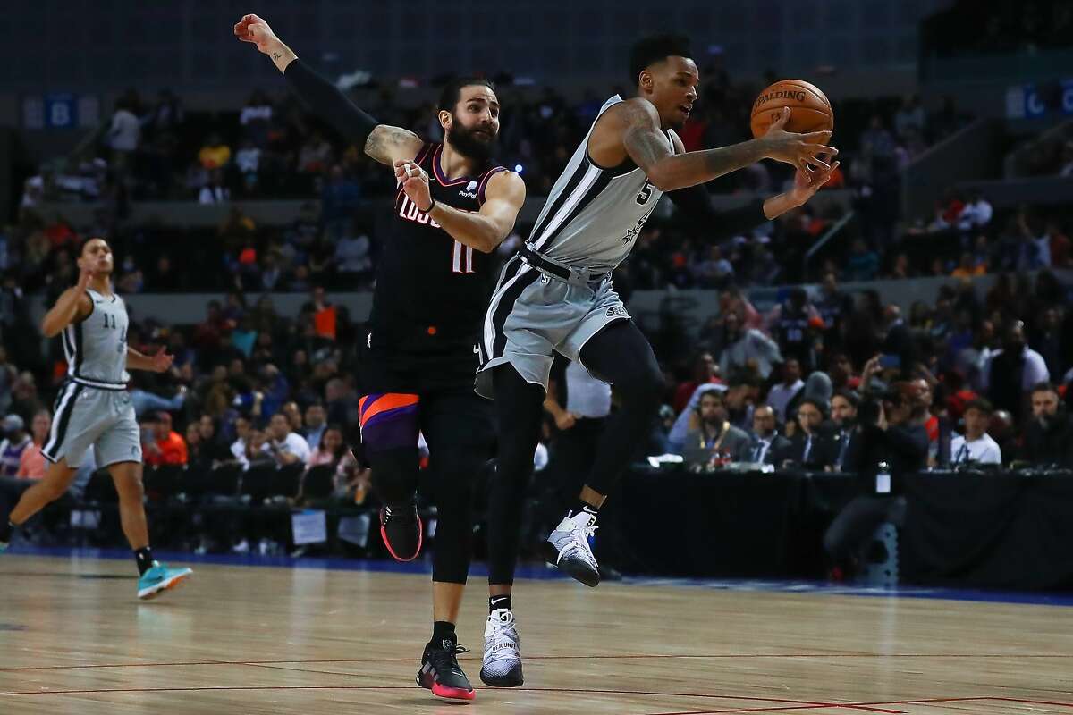 MEXICO CITY, MEXICO - DECEMBER 14: Dejounte Murray #5 of the San Antonio Spurs handles the ball against Ricky Rubio #11 of the Phoenix Suns during a game between San Antonio Spurs and Phoenix Suns at Arena Ciudad de Mexico on December 14, 2019 in Mexico City, Mexico. (Photo by Hector Vivas/Getty Images)