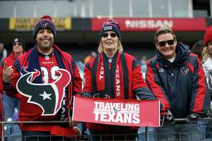 Justin Verlander, Kate Upton visit J.J. Watt, Texans at NRG; share moment  with Deshaun Watson