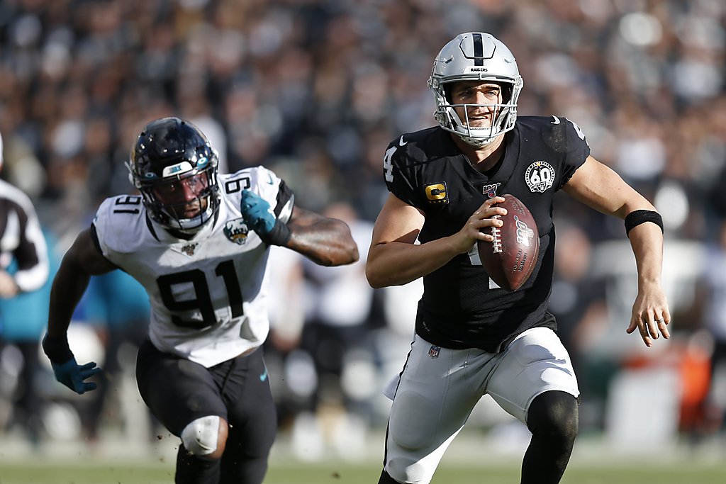 Raiders fans throw garbage, fight with security after ugly final game in  Oakland