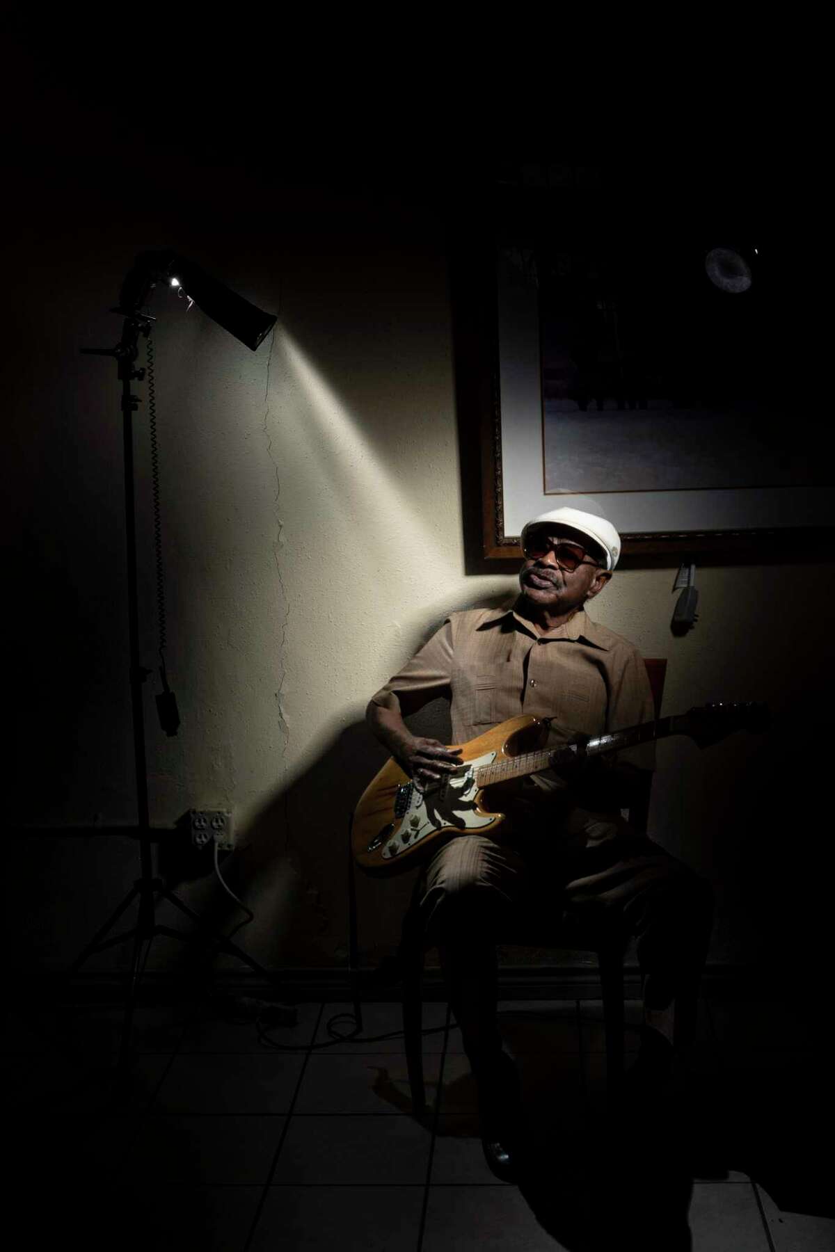 Legendary blues guitarist Curley Mays performed with stars such as Etta James and Nat King Cole at San Antonio's Eastwood Country Club, Las Vegas casinos and the fabled Apollo Theater. He is a regular at Panchos & Gringos, the East Side eatery.