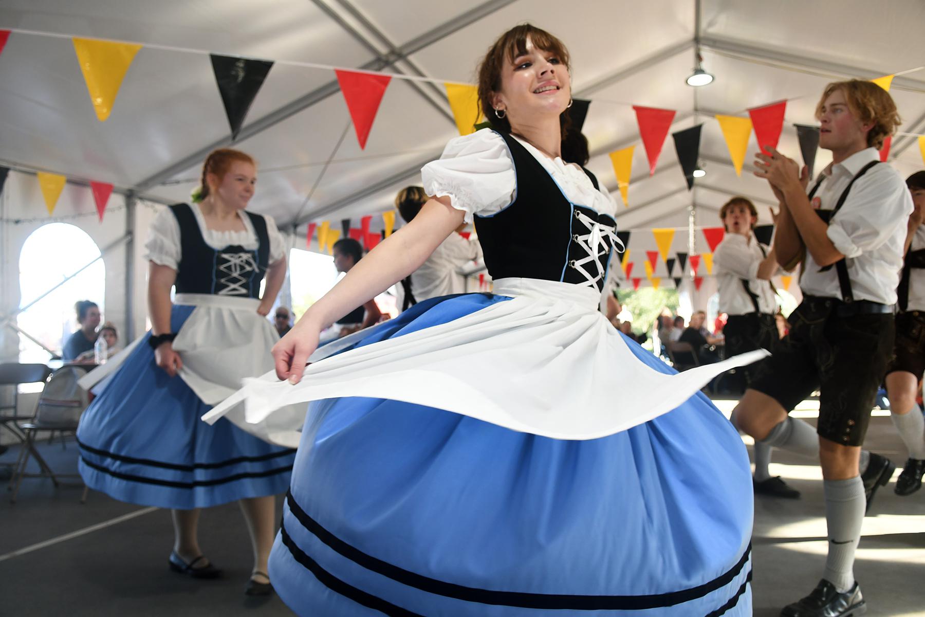 Thousands gather in Tomball for the 2019 German Christmas Market