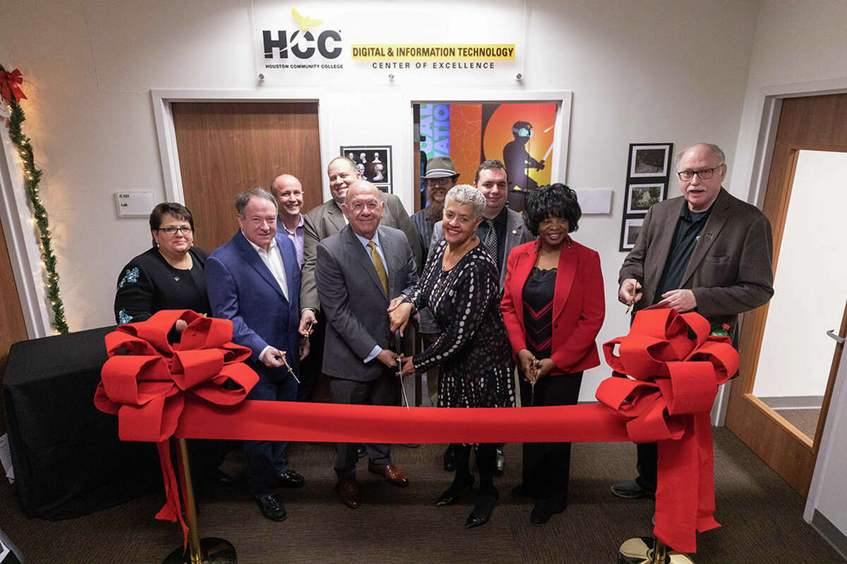 Houston Community College opens virtual reality lab at West Loop campus