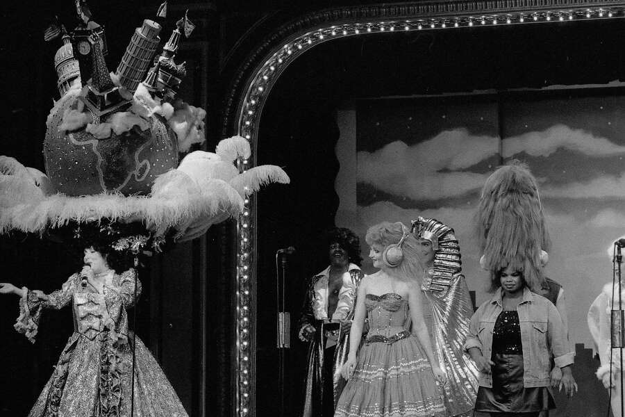 ‘Beach Blanket Babylon’ Behindthescenes photos from musical revue’s
