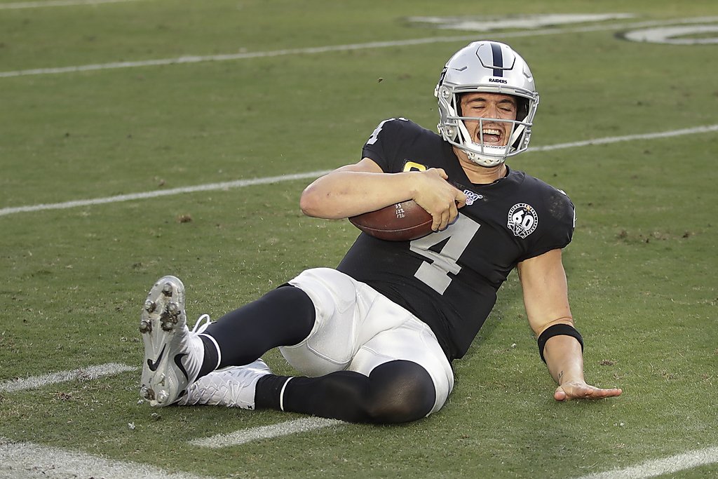 Raiders fans throw garbage, fight with security after ugly final game in  Oakland