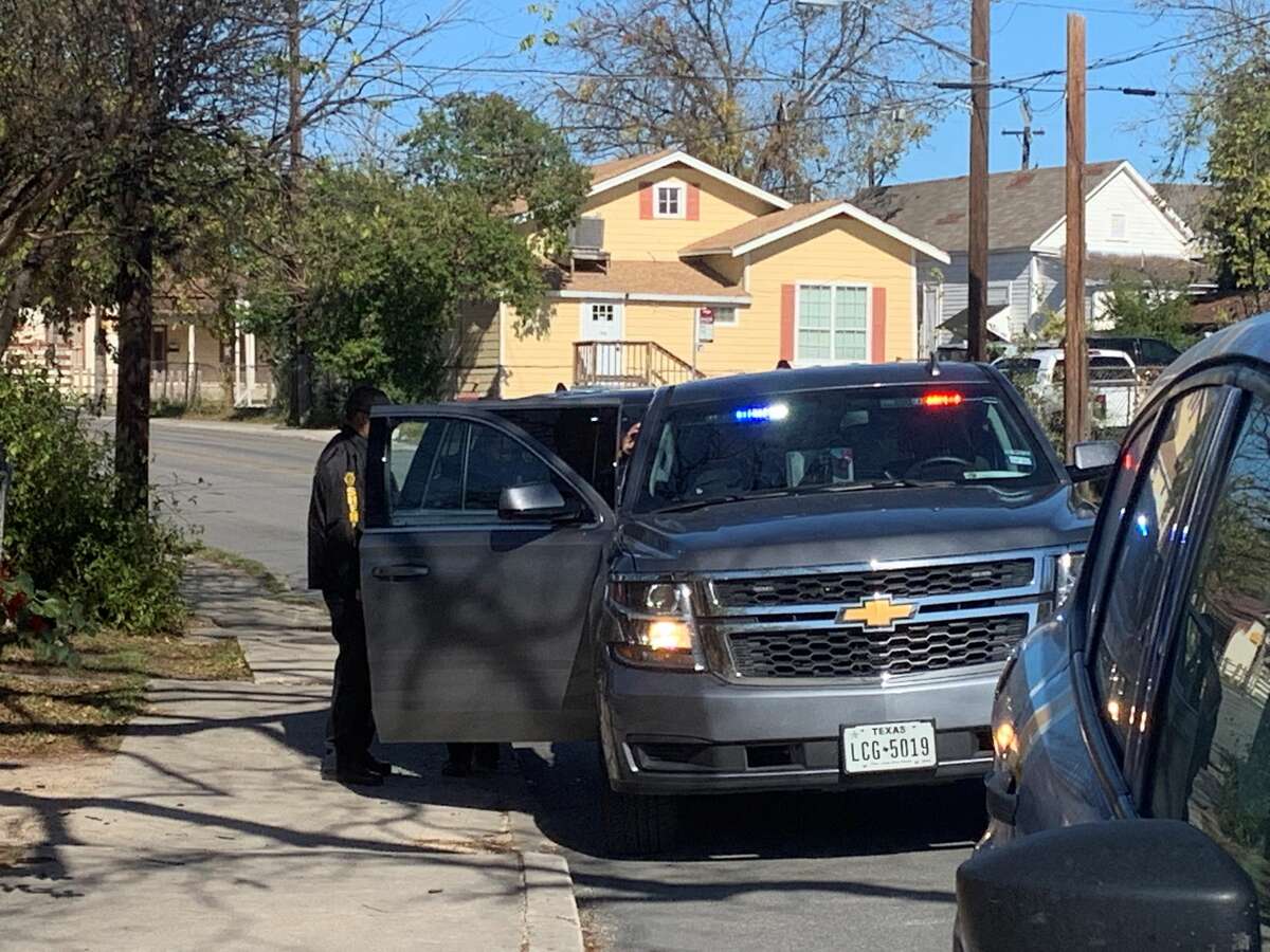 The Bexar County Sheriff’s Office apprehended an individual who punched a deputy as he was trying to run from authorities Tuesday afternoon, Bexar County Sheriff said during a news conference. 