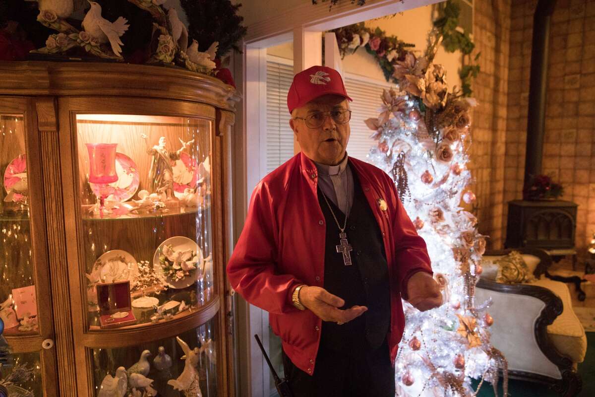 Deacon Dave's Christmas display lights up Bay Area with over 640,000 lights