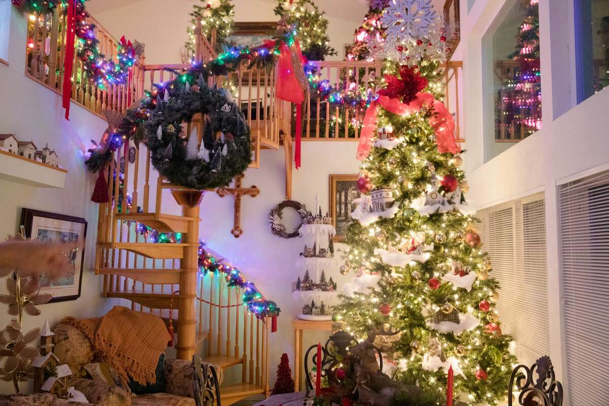 Deacon Dave's Christmas display lights up Bay Area with over 640,000 lights