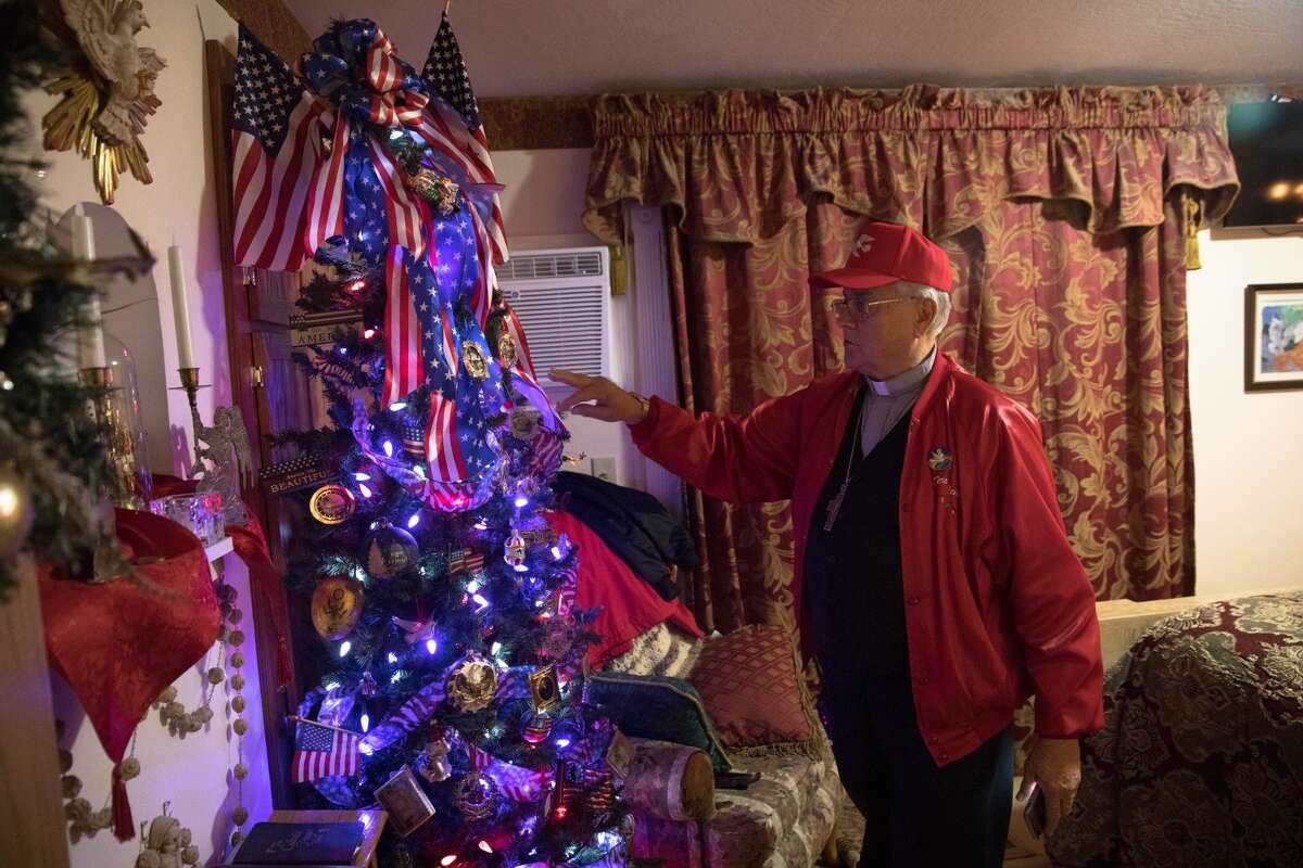 Deacon Dave's Christmas display lights up Bay Area with over 640,000 lights